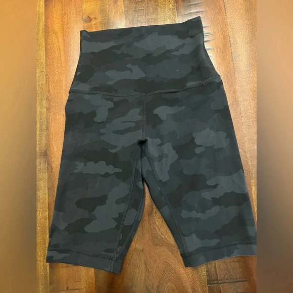 Lululemon Align Super High Rise Short *10" size 4 - Picture 1 of 3